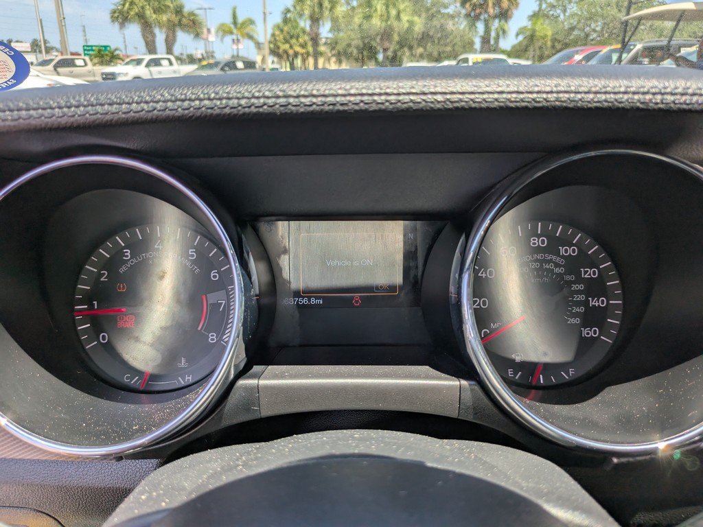 Ford Mustang Vehicle Full-screen Gallery Image 29