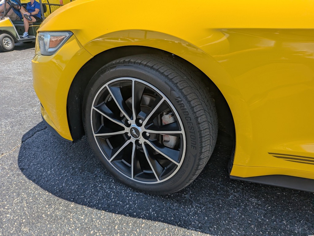 Ford Mustang Vehicle Full-screen Gallery Image 30