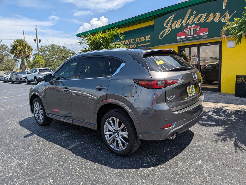 Mazda CX-5 Vehicle Full-screen Gallery Image 03