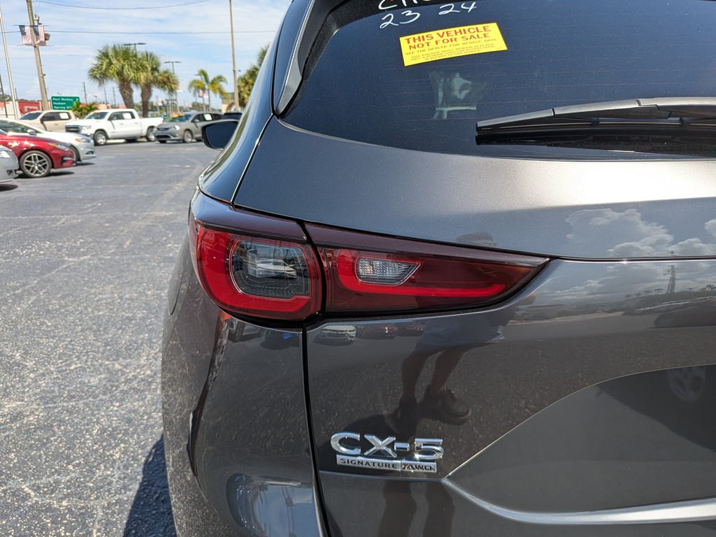 Mazda CX-5 Vehicle Full-screen Gallery Image 09