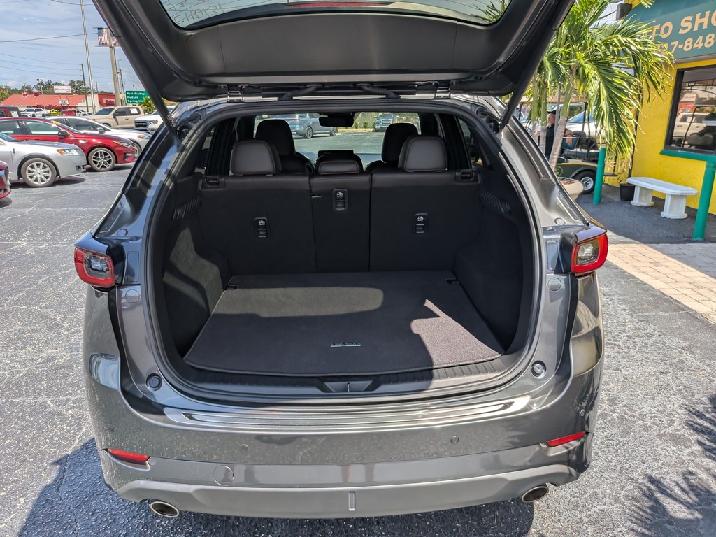 Mazda CX-5 Vehicle Full-screen Gallery Image 11