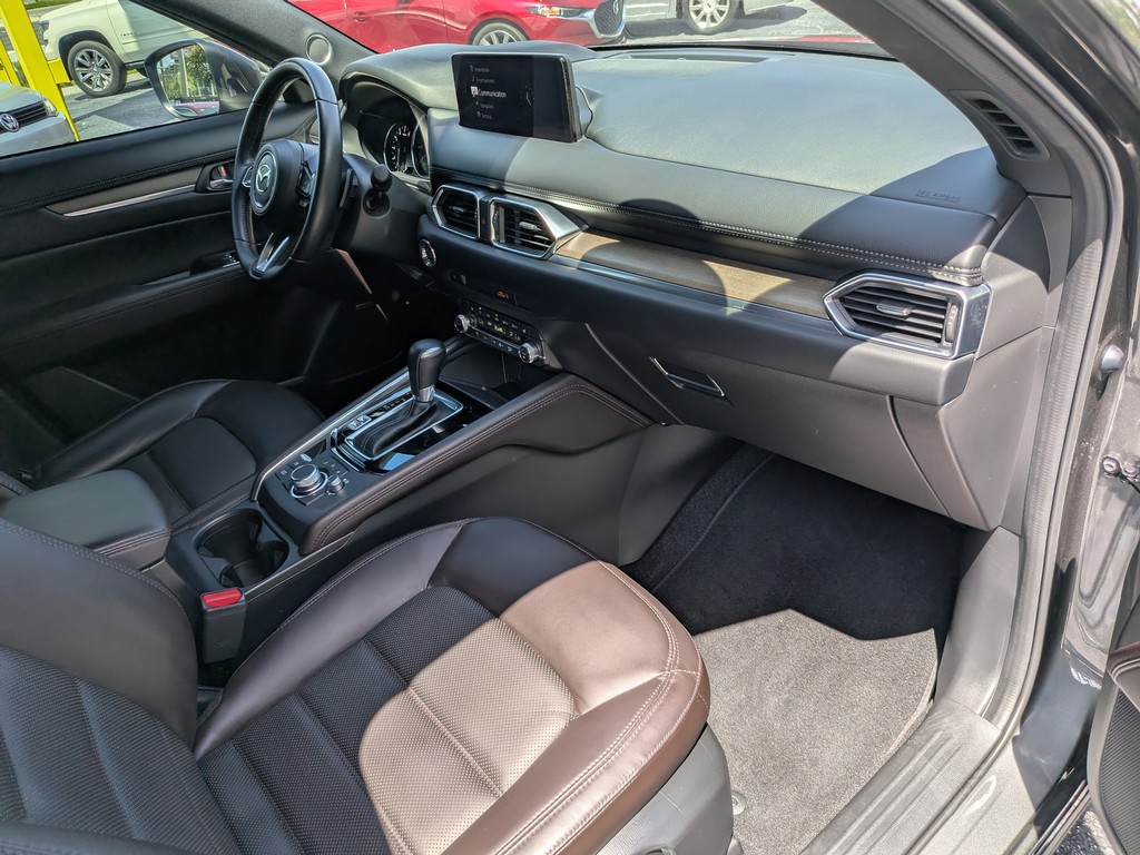 Mazda CX-5 Vehicle Full-screen Gallery Image 13
