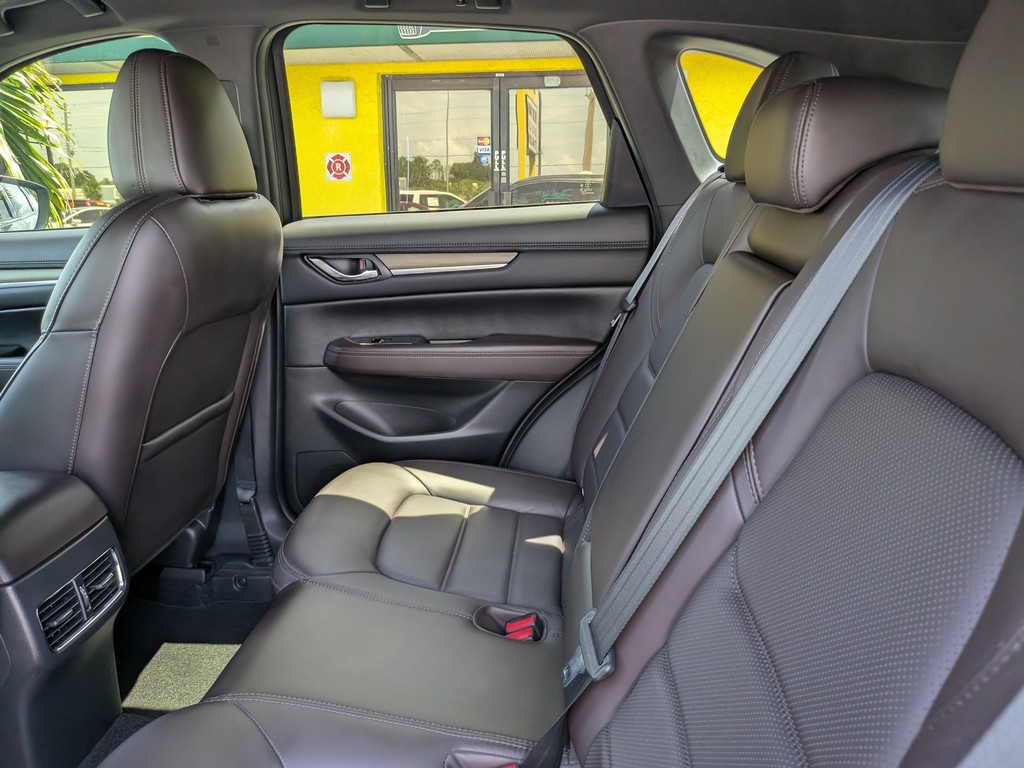 Mazda CX-5 Vehicle Full-screen Gallery Image 18