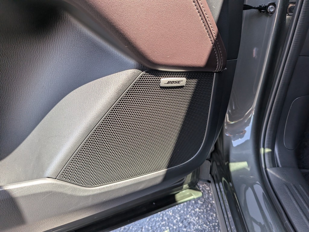 Mazda CX-5 Vehicle Full-screen Gallery Image 20