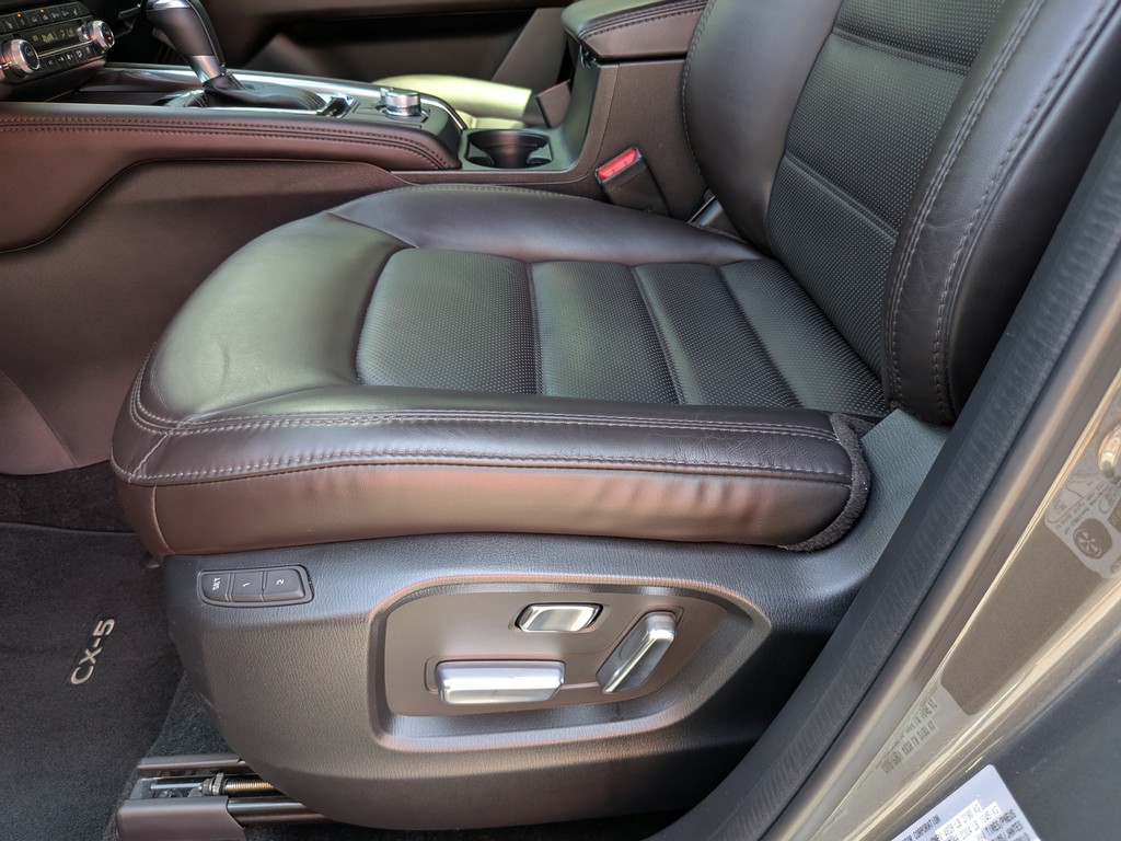 Mazda CX-5 Vehicle Full-screen Gallery Image 21