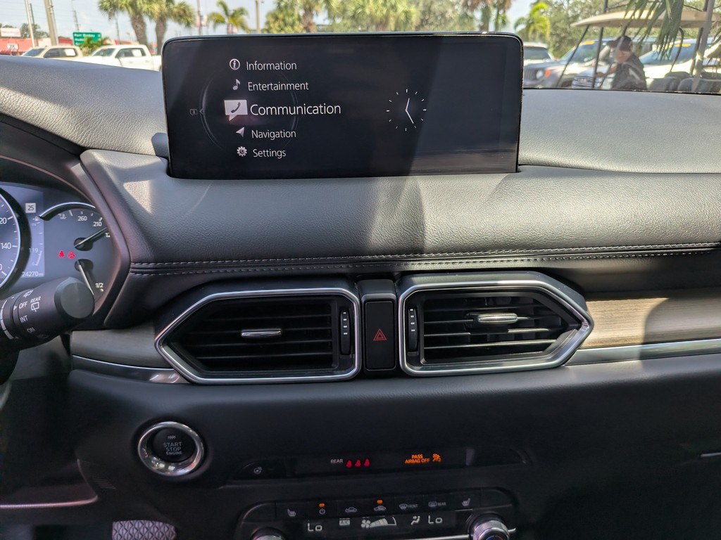 Mazda CX-5 Vehicle Full-screen Gallery Image 23