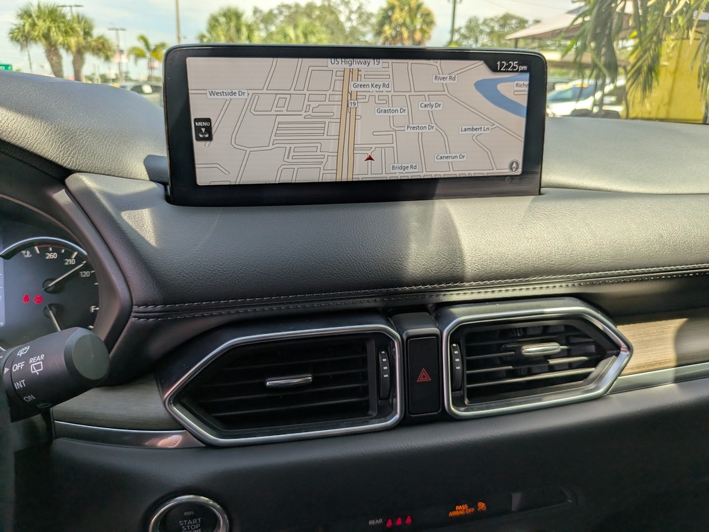 Mazda CX-5 Vehicle Full-screen Gallery Image 24