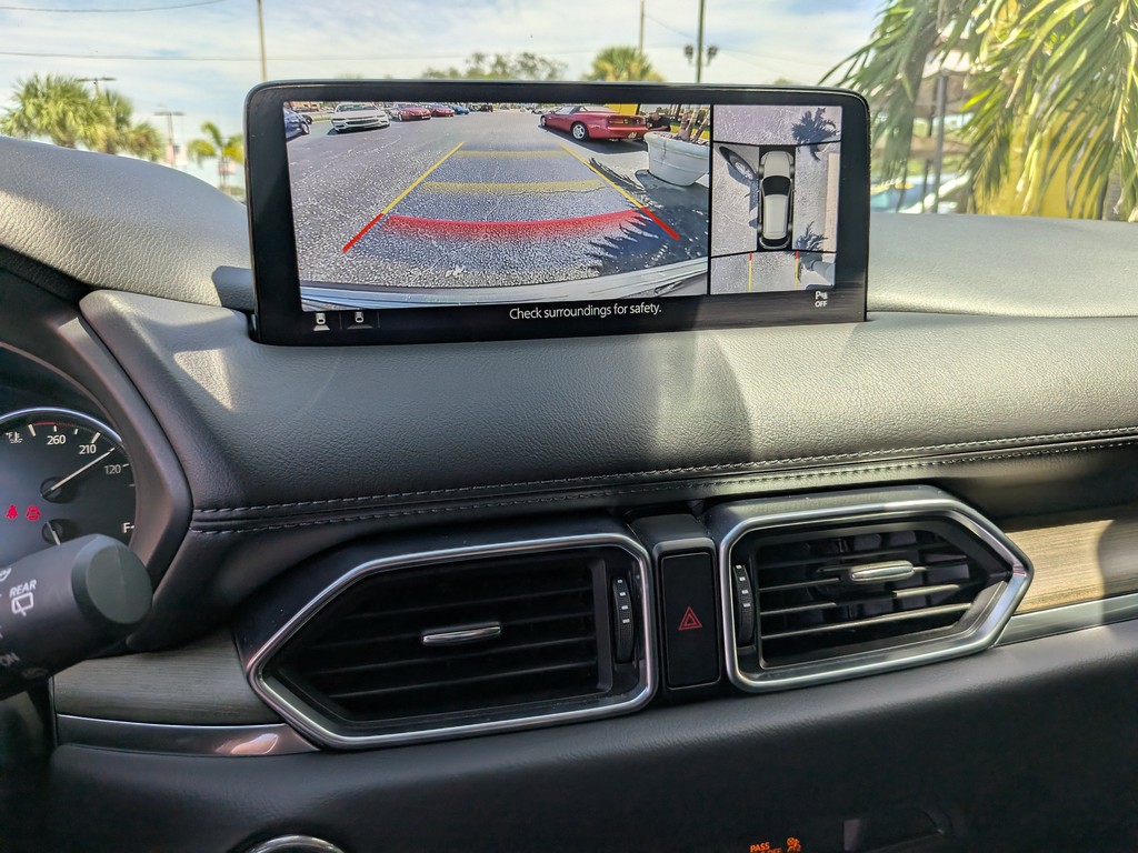 Mazda CX-5 Vehicle Full-screen Gallery Image 25