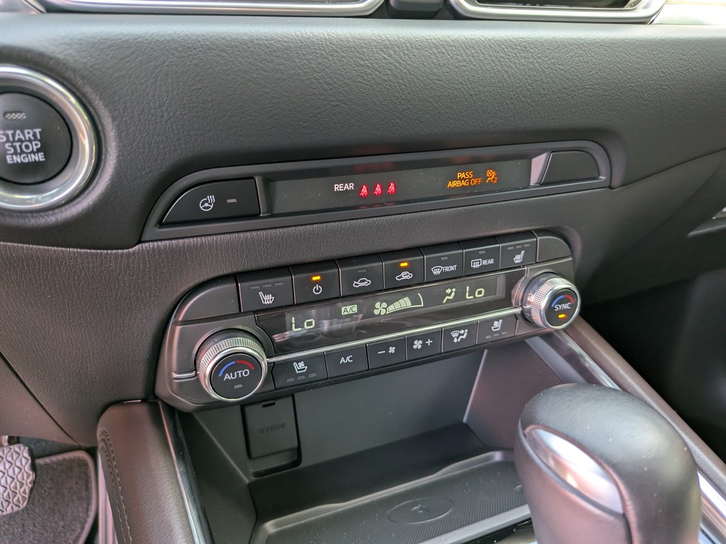 Mazda CX-5 Vehicle Full-screen Gallery Image 26
