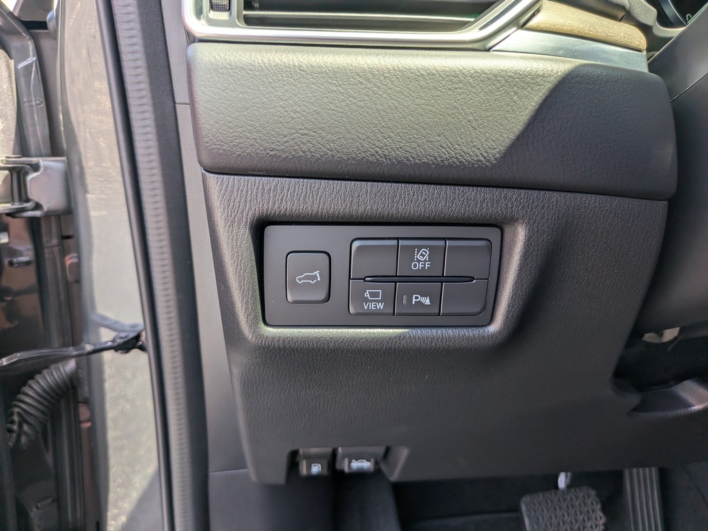 Mazda CX-5 Vehicle Full-screen Gallery Image 30