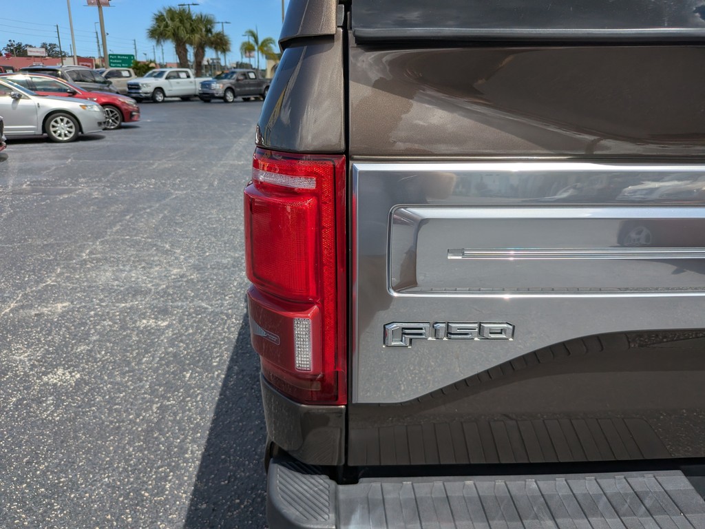 Ford F-150 Vehicle Full-screen Gallery Image 09