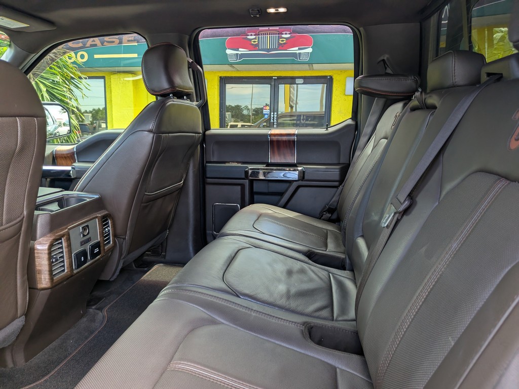 Ford F-150 Vehicle Full-screen Gallery Image 15