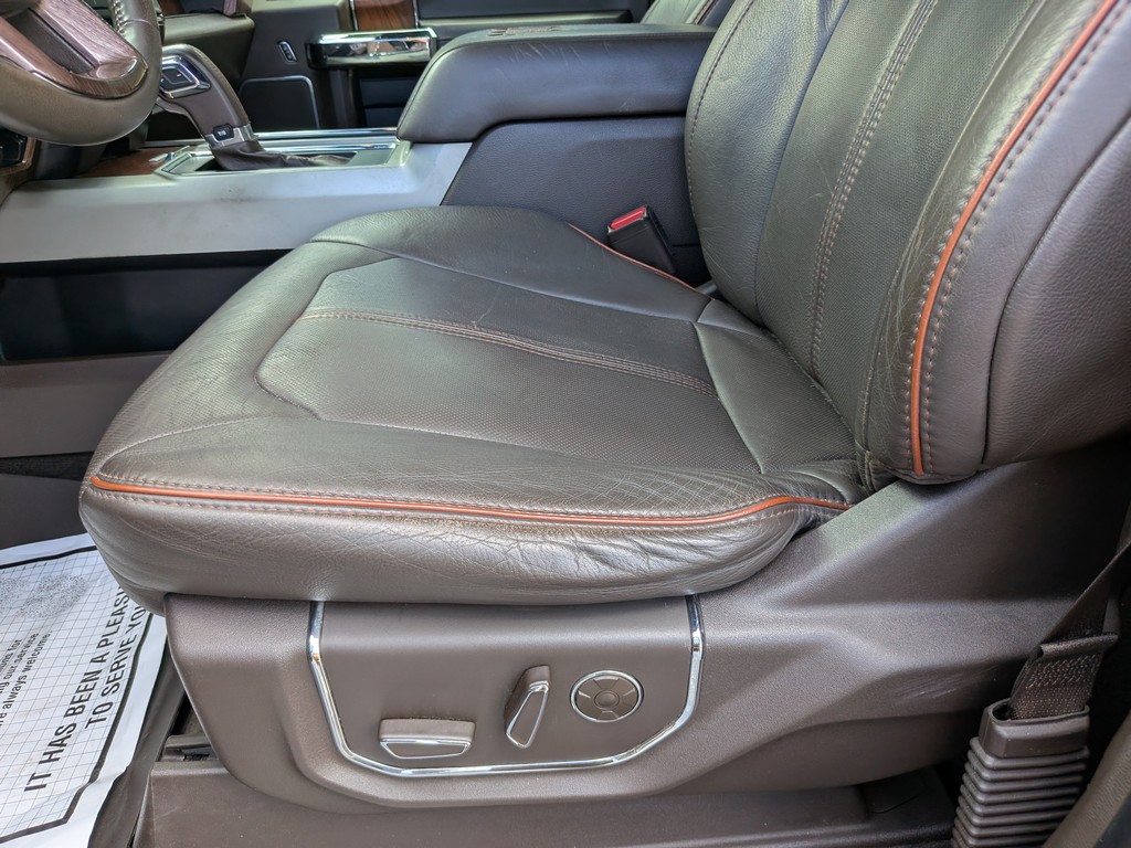 Ford F-150 Vehicle Full-screen Gallery Image 19