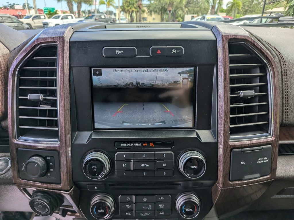 Ford F-150 Vehicle Full-screen Gallery Image 22