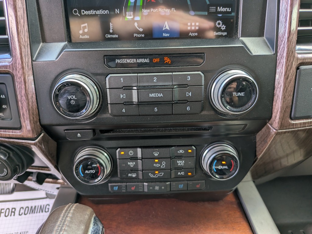 Ford F-150 Vehicle Full-screen Gallery Image 23