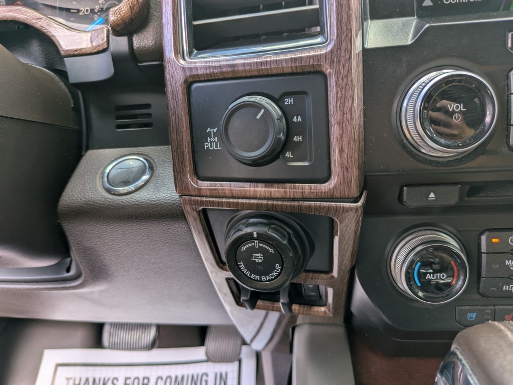 Ford F-150 Vehicle Full-screen Gallery Image 25