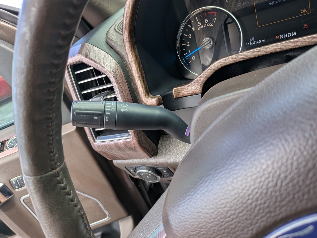 Ford F-150 Vehicle Full-screen Gallery Image 32