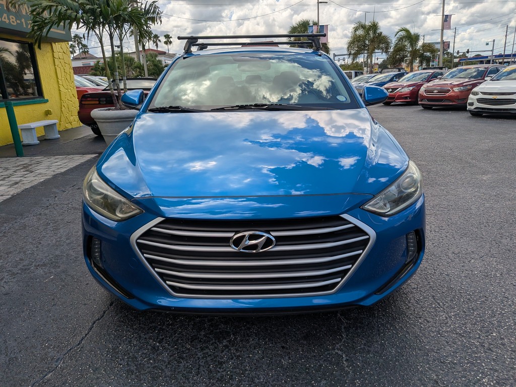 Hyundai Elantra Vehicle Full-screen Gallery Image 05