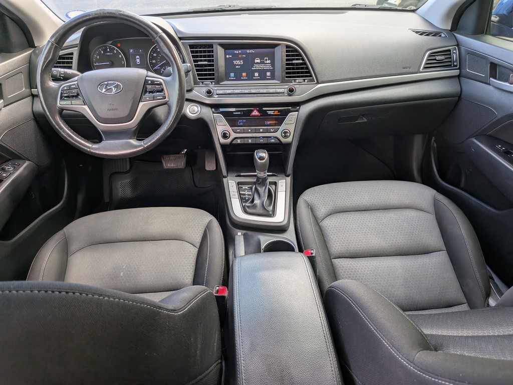 Hyundai Elantra Vehicle Full-screen Gallery Image 10