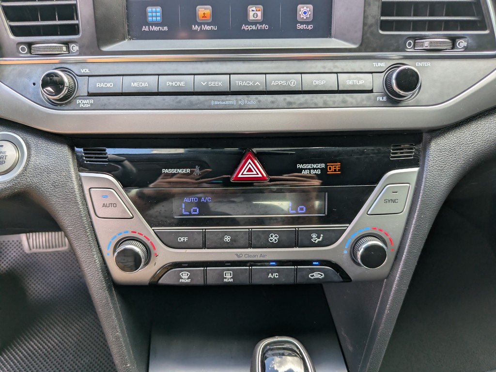 Hyundai Elantra Vehicle Full-screen Gallery Image 19