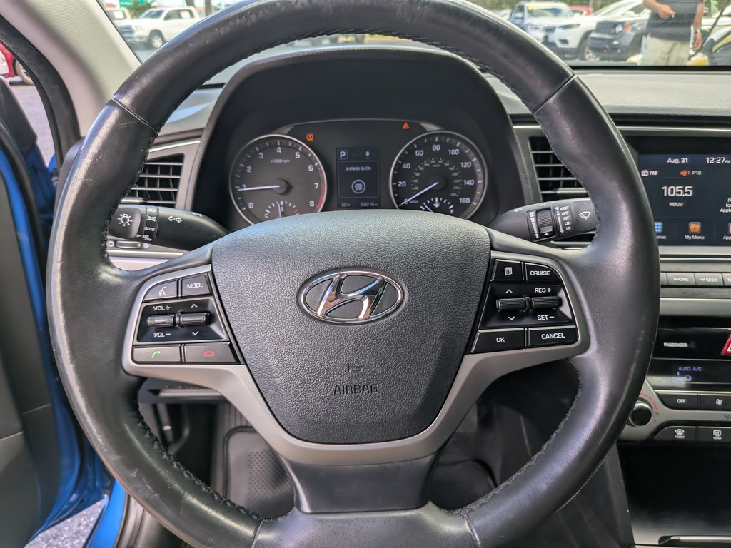 Hyundai Elantra Vehicle Full-screen Gallery Image 24