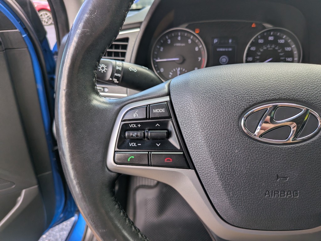 Hyundai Elantra Vehicle Full-screen Gallery Image 25