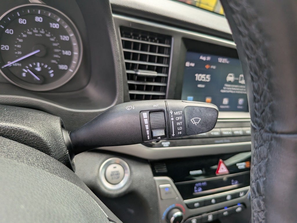Hyundai Elantra Vehicle Full-screen Gallery Image 28