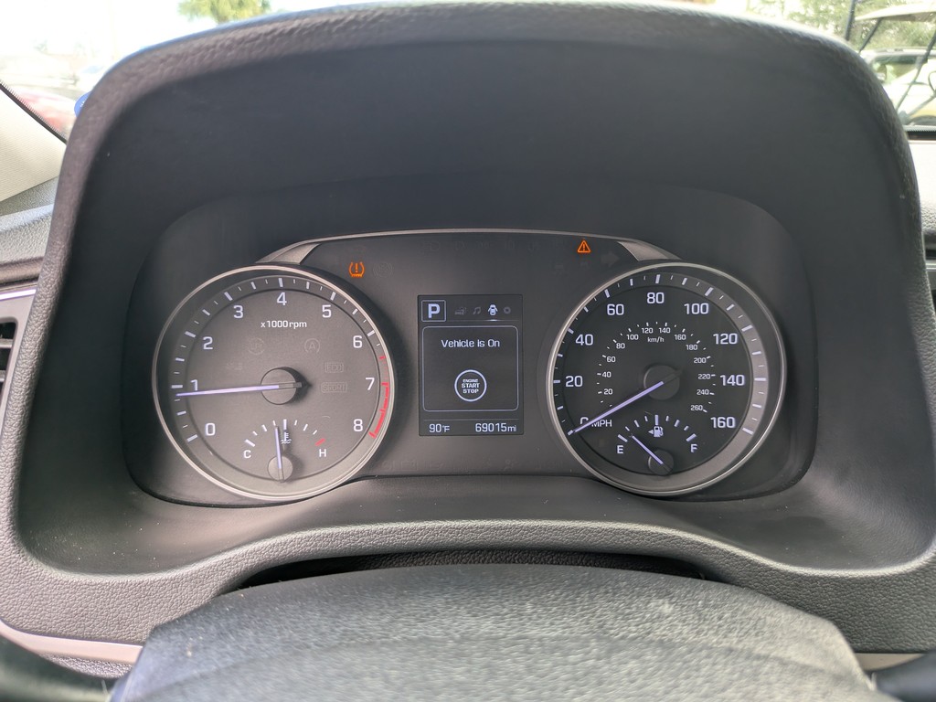 Hyundai Elantra Vehicle Full-screen Gallery Image 29
