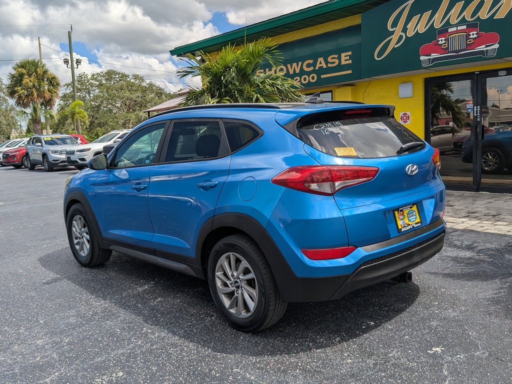 Hyundai Tucson Vehicle Full-screen Gallery Image 03
