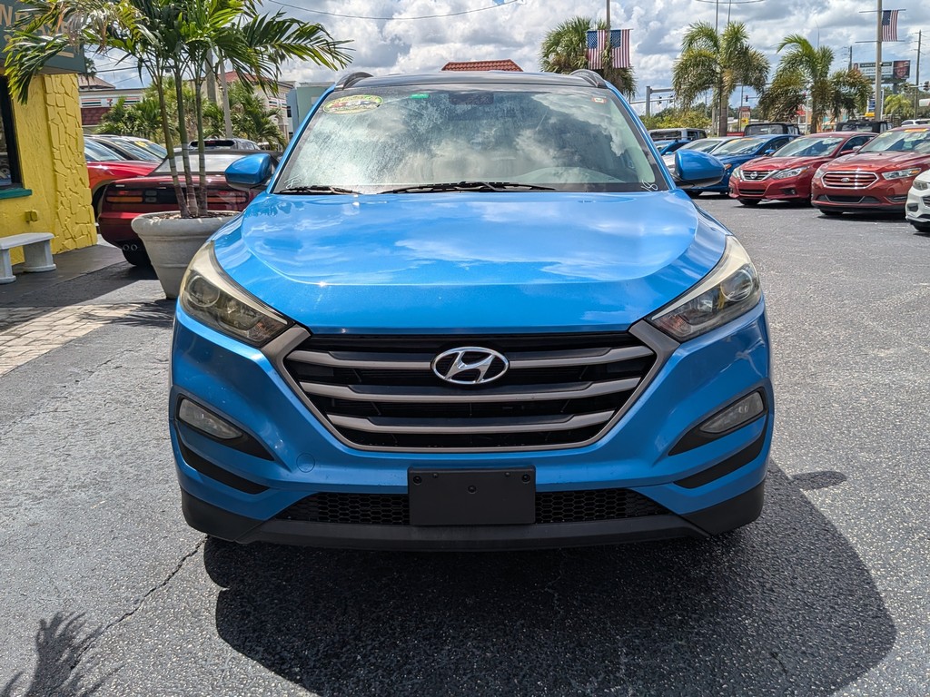 Hyundai Tucson Vehicle Full-screen Gallery Image 05