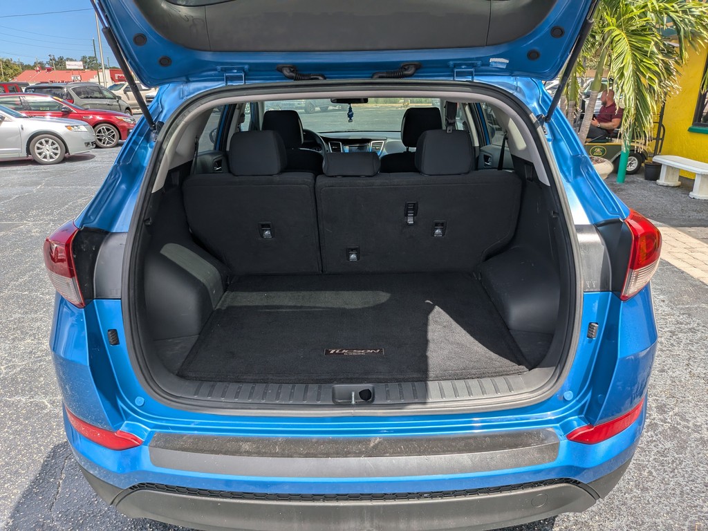 Hyundai Tucson Vehicle Full-screen Gallery Image 08