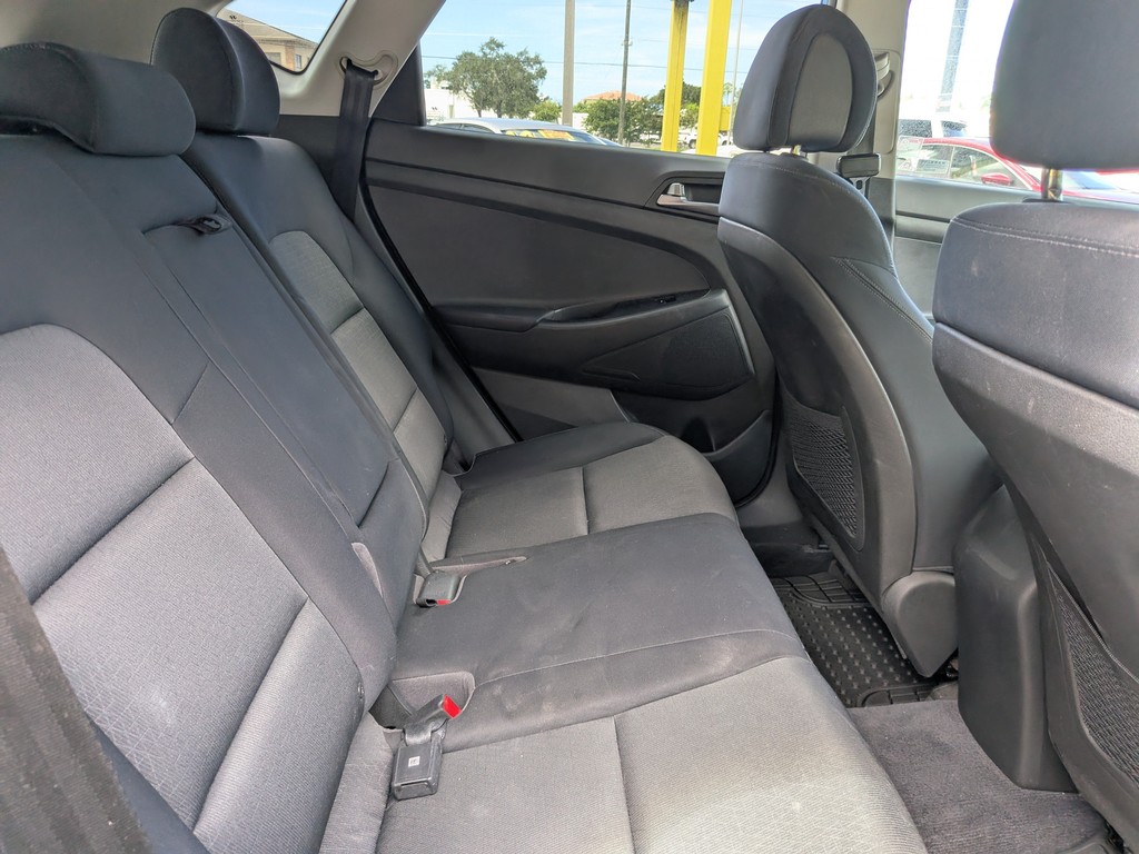 Hyundai Tucson Vehicle Full-screen Gallery Image 13