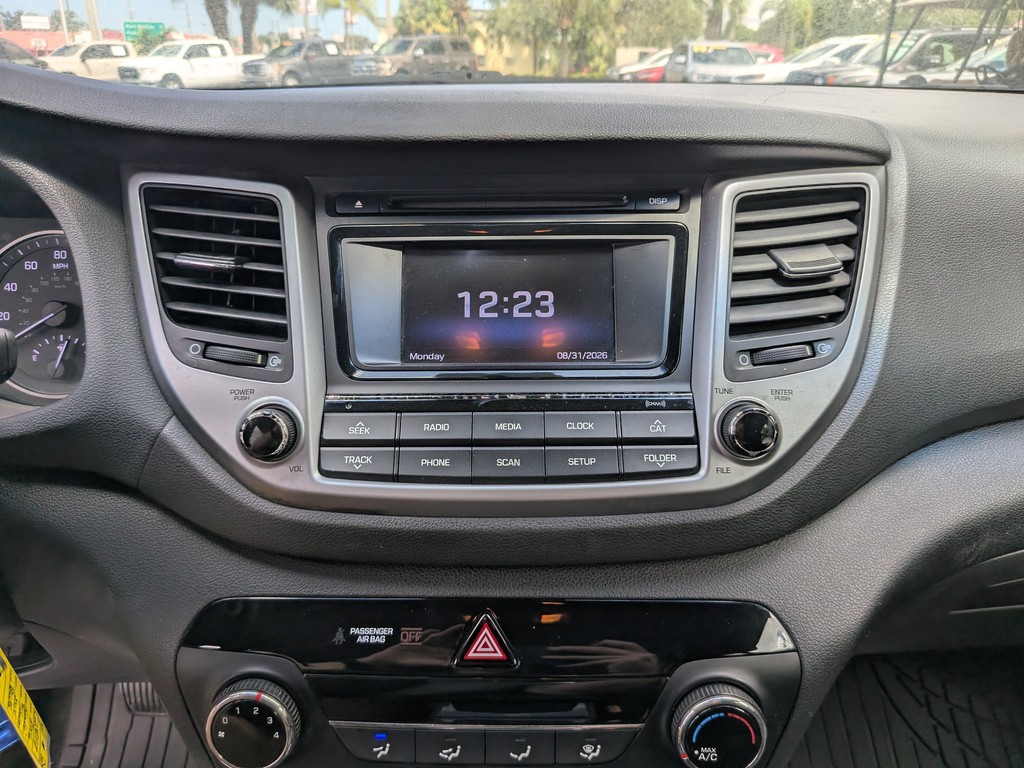 Hyundai Tucson Vehicle Full-screen Gallery Image 17