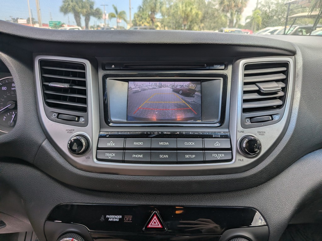 Hyundai Tucson Vehicle Full-screen Gallery Image 18