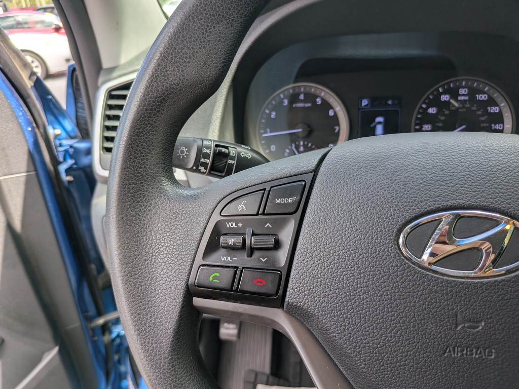 Hyundai Tucson Vehicle Full-screen Gallery Image 23