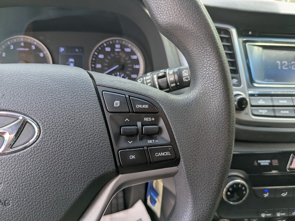 Hyundai Tucson Vehicle Full-screen Gallery Image 24
