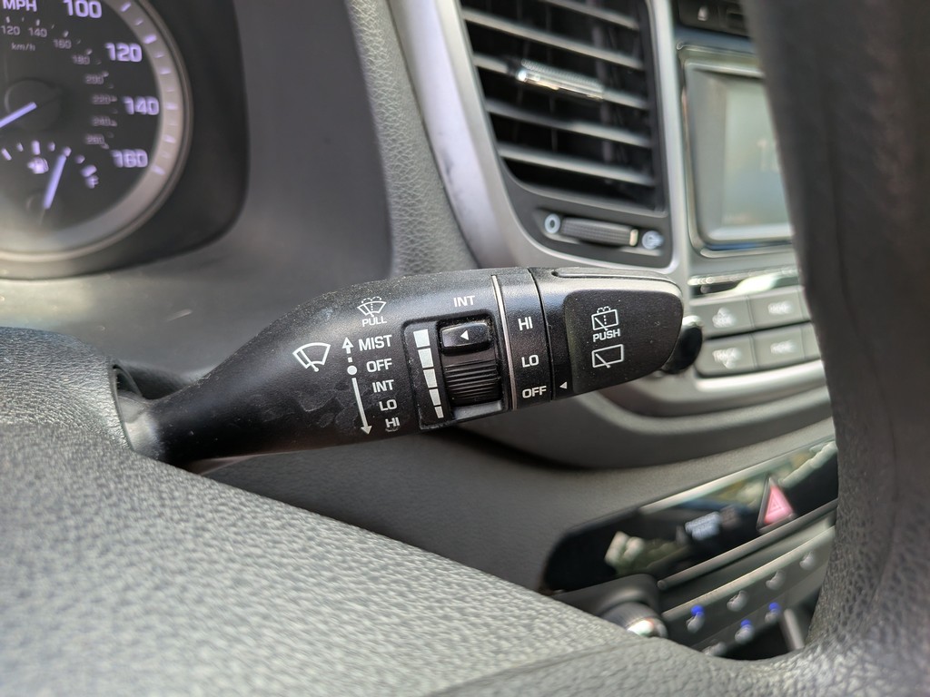 Hyundai Tucson Vehicle Full-screen Gallery Image 26