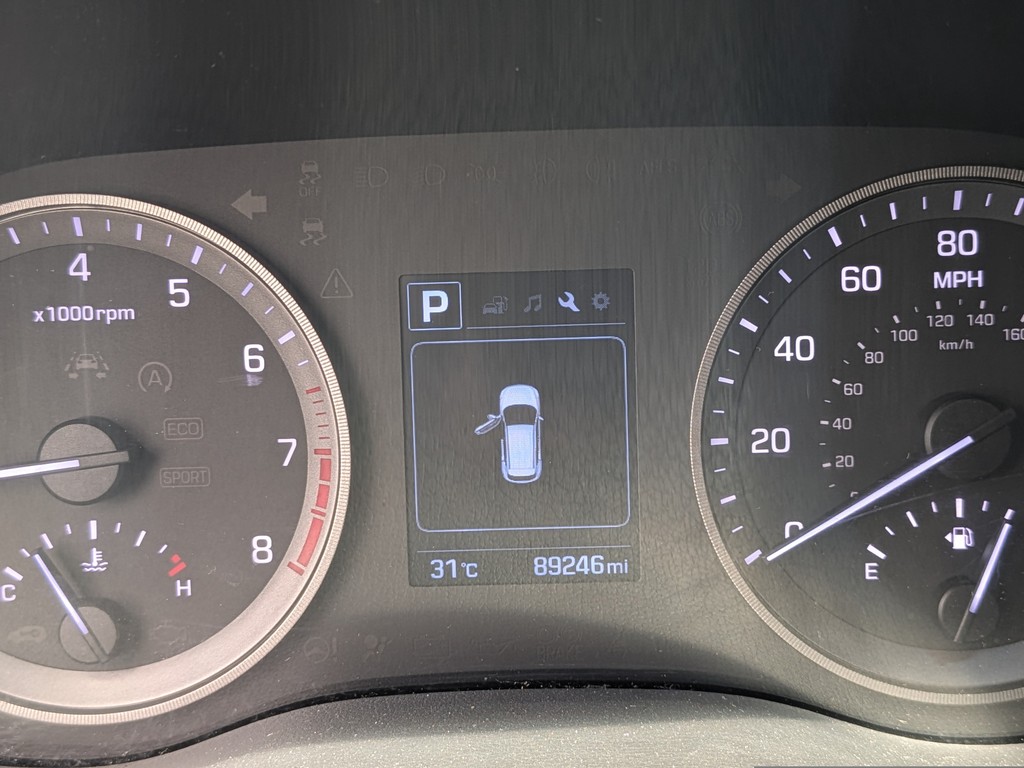 Hyundai Tucson Vehicle Full-screen Gallery Image 28