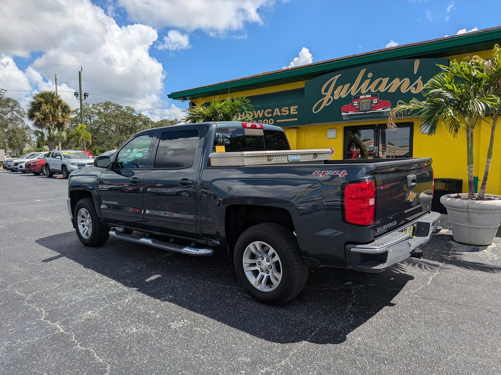 Chevrolet Silverado 1500 4WD Vehicle Full-screen Gallery Image 03