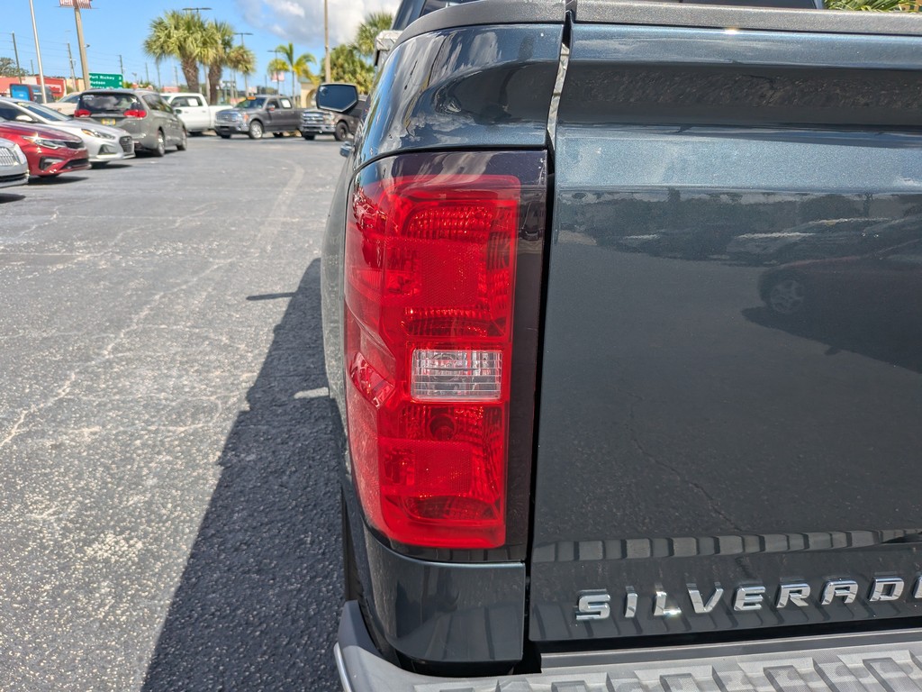 Chevrolet Silverado 1500 4WD Vehicle Full-screen Gallery Image 08
