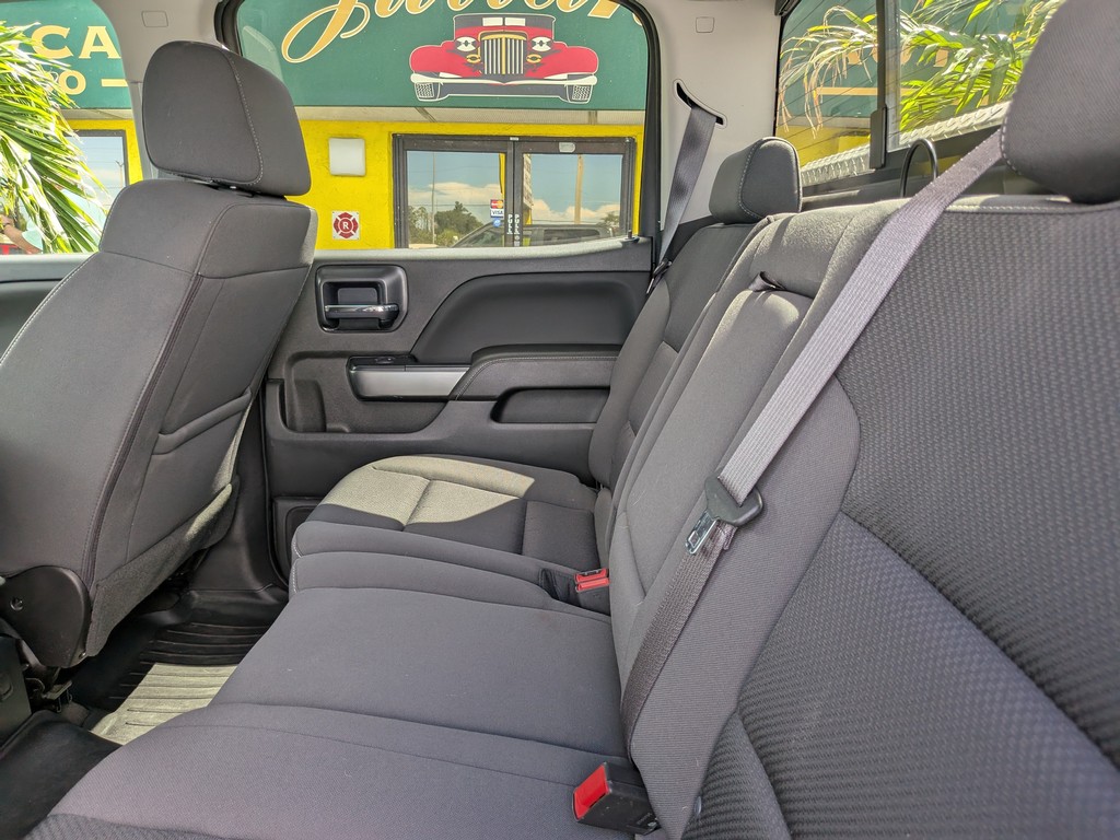 Chevrolet Silverado 1500 4WD Vehicle Full-screen Gallery Image 15