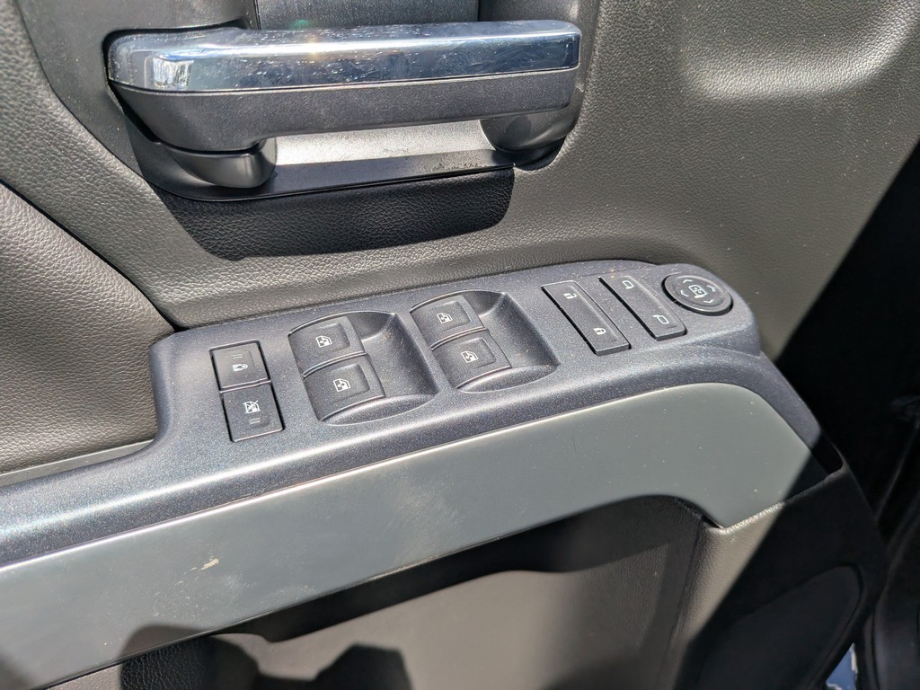 Chevrolet Silverado 1500 4WD Vehicle Full-screen Gallery Image 16
