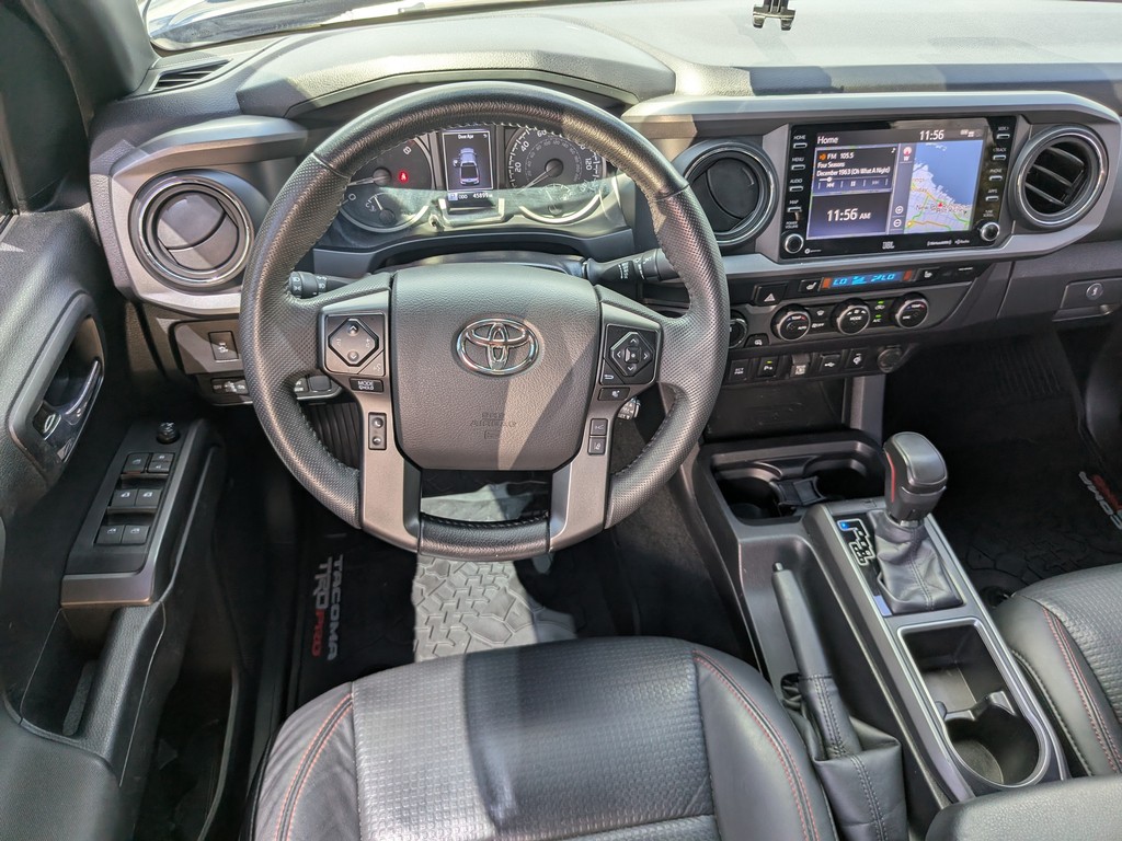 Toyota Tacoma 4WD Vehicle Full-screen Gallery Image 11