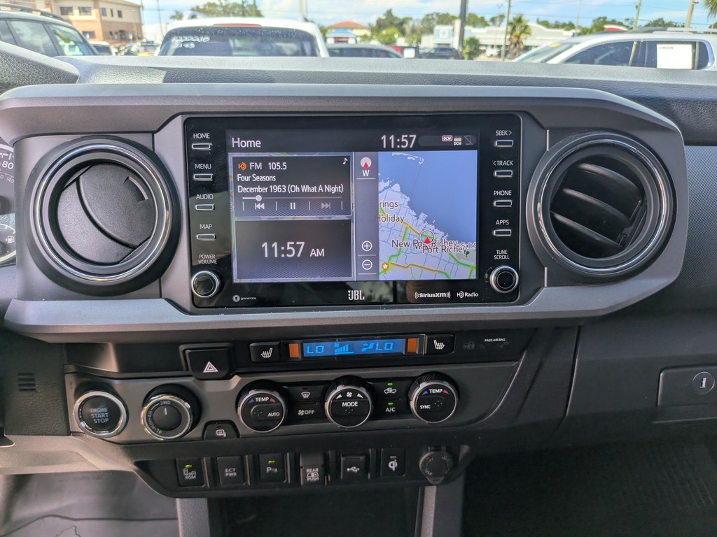 Toyota Tacoma 4WD Vehicle Full-screen Gallery Image 20