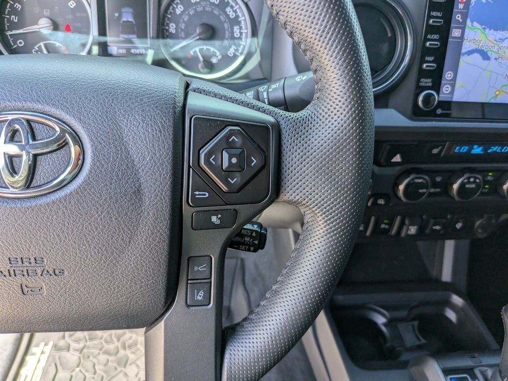 Toyota Tacoma 4WD Vehicle Full-screen Gallery Image 30