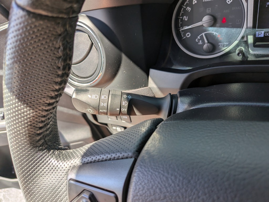 Toyota Tacoma 4WD Vehicle Full-screen Gallery Image 31
