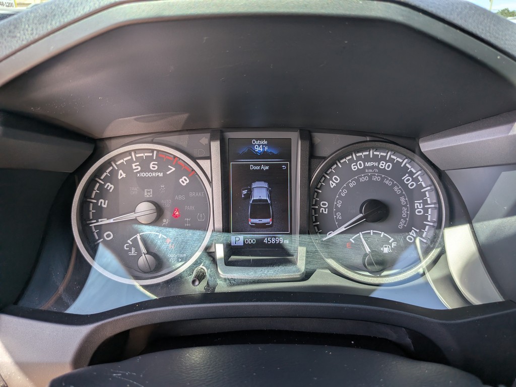Toyota Tacoma 4WD Vehicle Full-screen Gallery Image 33