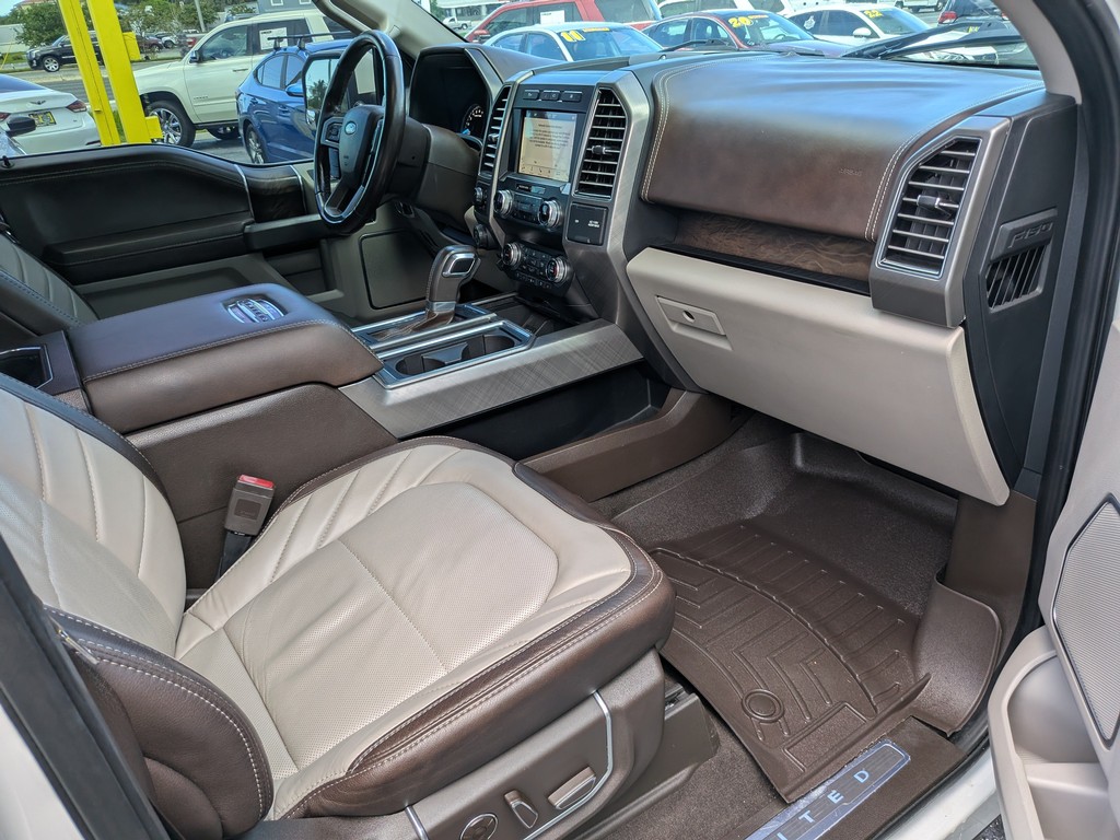Ford F-150 Vehicle Full-screen Gallery Image 09