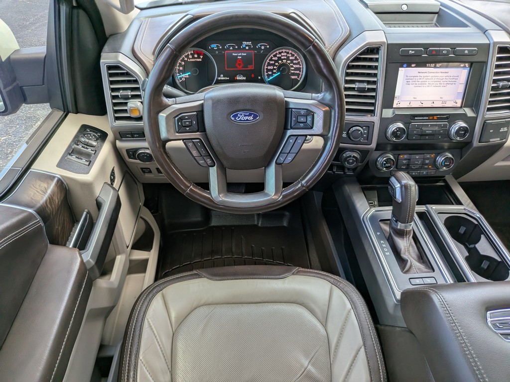 Ford F-150 Vehicle Full-screen Gallery Image 11