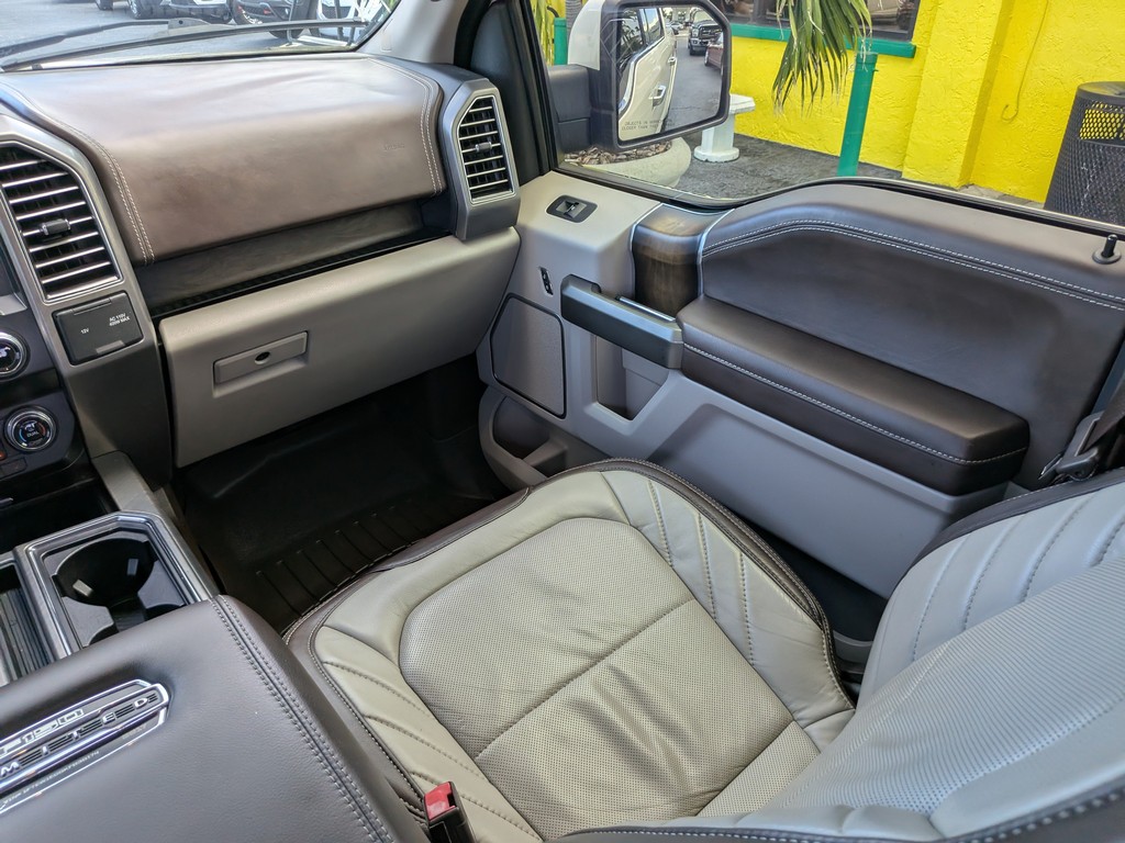 Ford F-150 Vehicle Full-screen Gallery Image 13